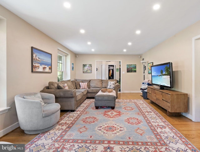 living area featuring recessed lighting, light wood-style flooring, and baseboards
