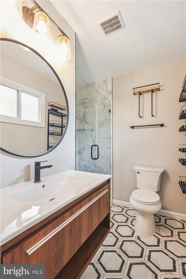 full bath with toilet, baseboards, visible vents, a shower stall, and vanity