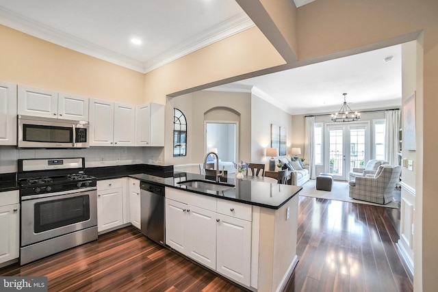 23 Arch Pl Unit 475, Gaithersburg, MD 20878 - kitchen featuring stainless steel appliances, a sink, a peninsula, dark countertops, and open floor plan