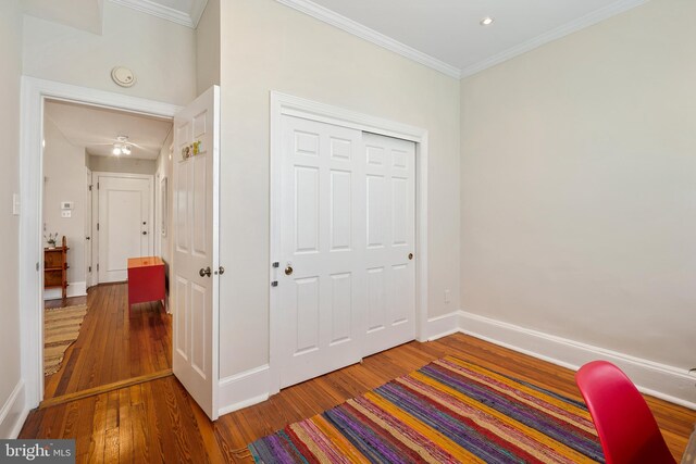 520 E Street Ne 105, Washington, DC 20002 - bedroom featuring crown molding, a closet, baseboards, and hardwood / wood-style floors