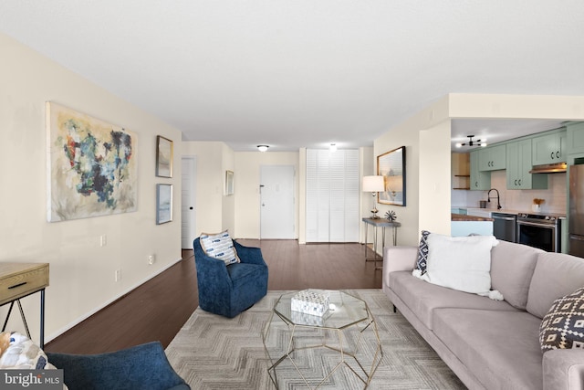 307 Yoakum Pkwy Unit 821, Alexandria, VA 22304 - living area featuring light wood-style flooring and baseboards