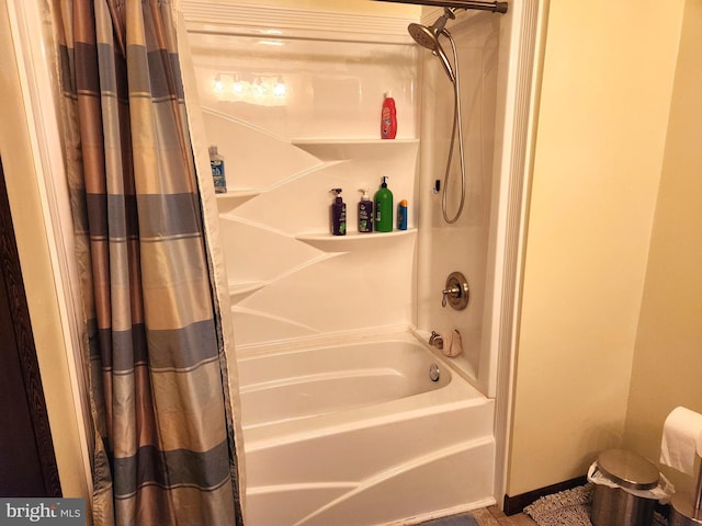 full bath featuring baseboards and shower / bathtub combination with curtain