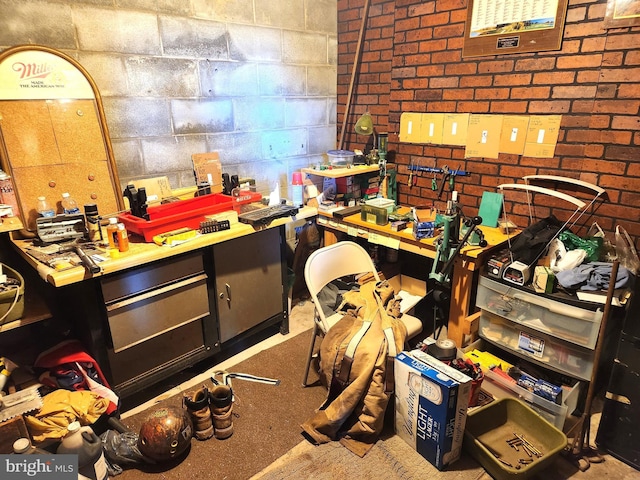 misc room featuring a workshop area
