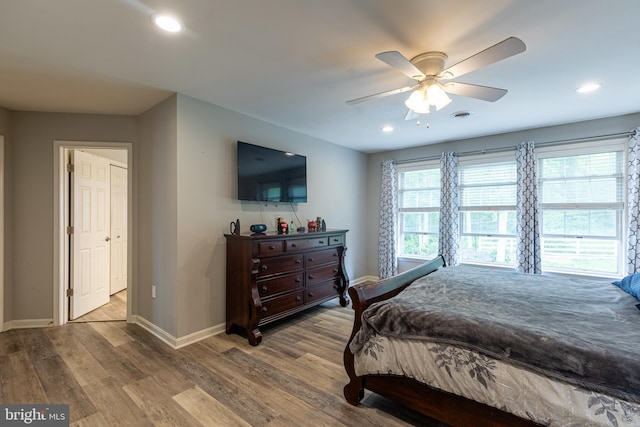 bedroom featuring baseboards, wood finished floors, recessed lighting, and ceiling fan