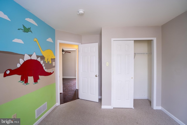 bedroom featuring carpet, a closet, baseboards, and visible vents