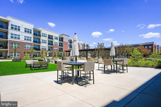 10755 Fairgrounds Dr Unit 320, Fairfax, VA 22030 - surrounding community with a yard