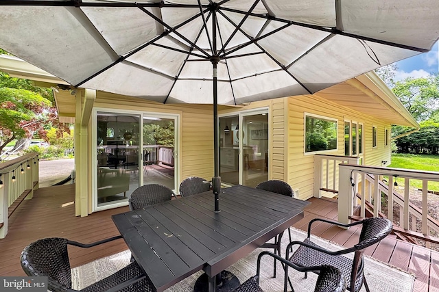deck with outdoor dining space