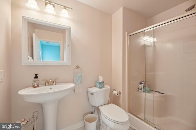 bathroom featuring a stall shower and toilet