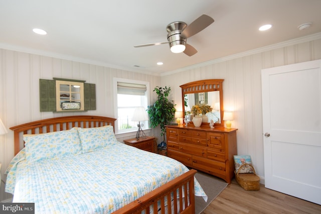 bedroom featuring wood finished floors, a ceiling fan, crown molding, visible vents, and recessed lighting