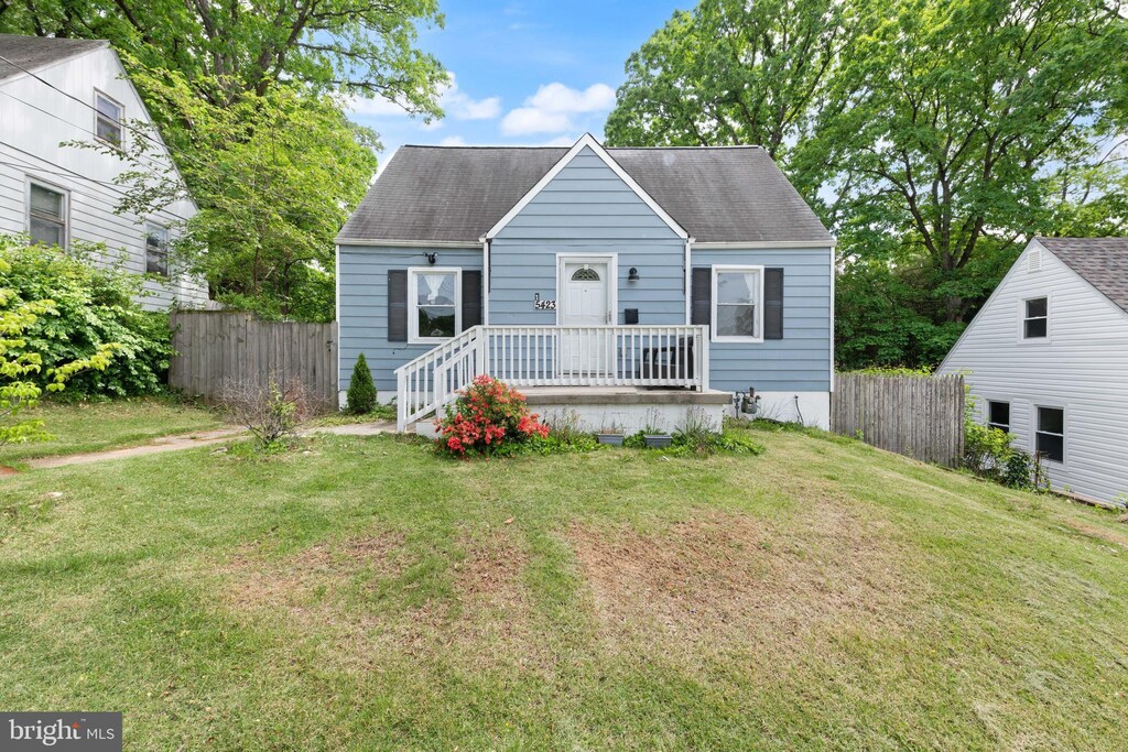 5423 Tilden Rd, Bladensburg, MD 20710 - view of front of home featuring roof with shingles