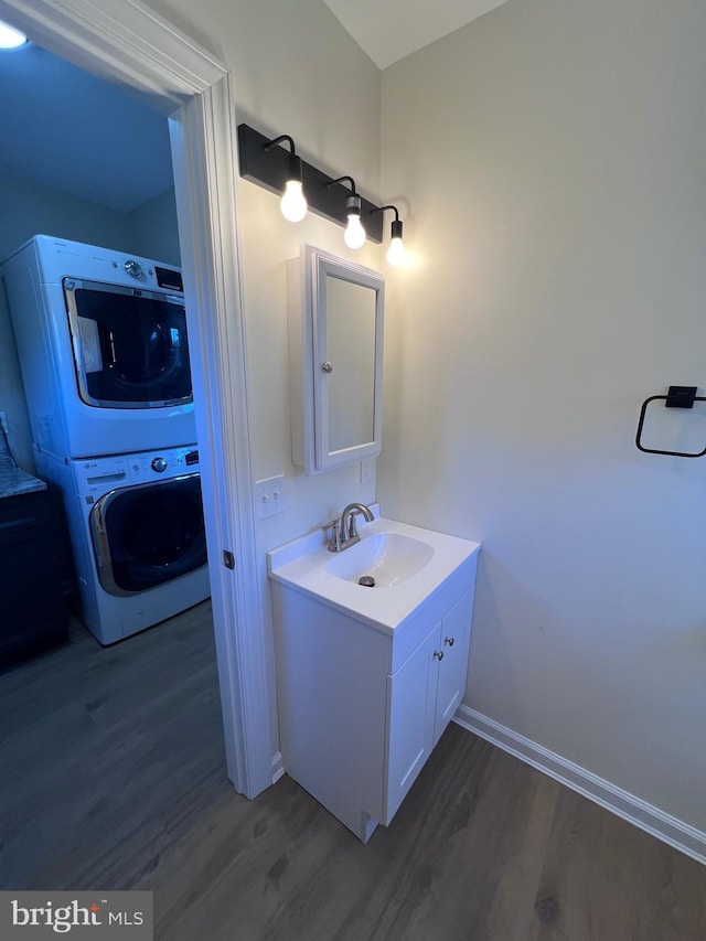 711 Tuckahoe Rd, Vineland, NJ 08360 - bathroom featuring baseboards, vanity, stacked washer / drying machine, and wood finished floors