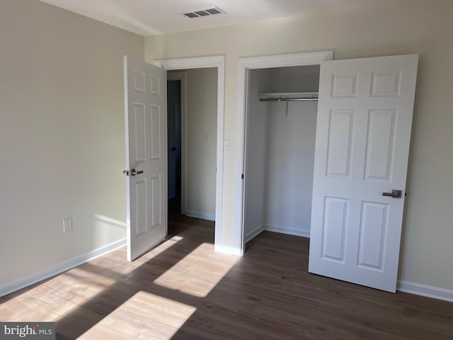 711 Tuckahoe Rd, Vineland, NJ 08360 - unfurnished bedroom featuring a closet, visible vents, baseboards, and dark wood-style floors
