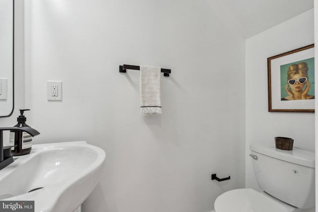 660 Columbia Rd NW, Washington, DC 20001 - bathroom with toilet and a sink