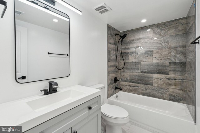 660 Columbia Rd NW, Washington, DC 20001 - bathroom with toilet, recessed lighting, vanity, and shower / washtub combination