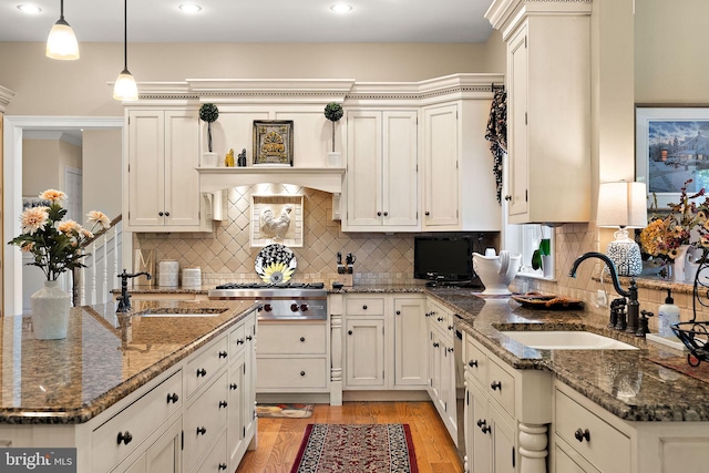 107 Centrenest Ln, Wilmington, DE 19807 - kitchen featuring a sink, tasteful backsplash, hanging light fixtures, and stainless steel gas cooktop