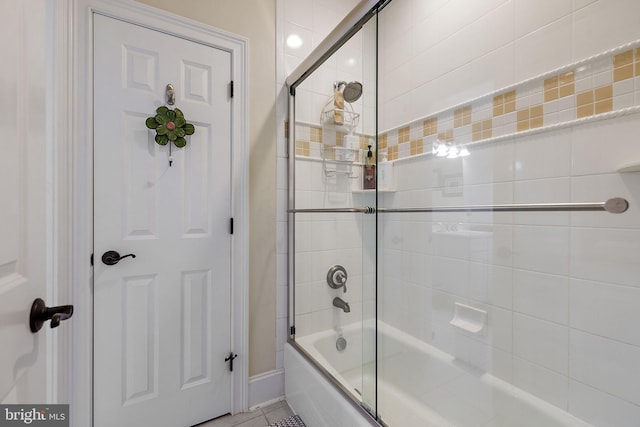 107 Centrenest Ln, Wilmington, DE 19807 - full bathroom featuring baseboards and bath / shower combo with glass door