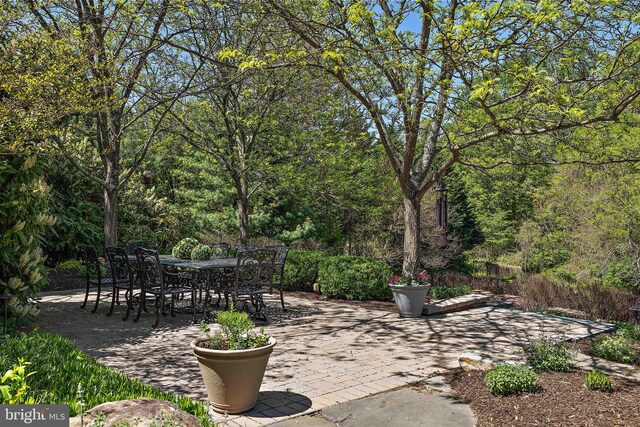107 Centrenest Ln, Wilmington, DE 19807 - view of patio featuring outdoor dining area