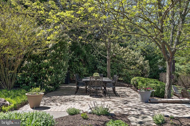 107 Centrenest Ln, Wilmington, DE 19807 - view of patio featuring outdoor dining area