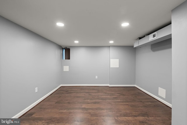 finished below grade area featuring recessed lighting, dark wood-style floors, and baseboards