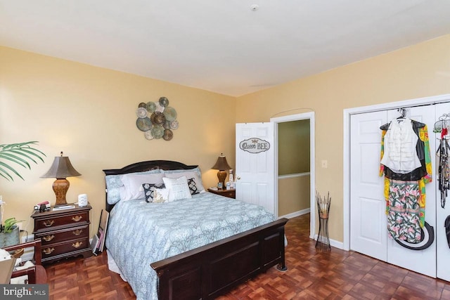 bedroom with baseboards and a closet