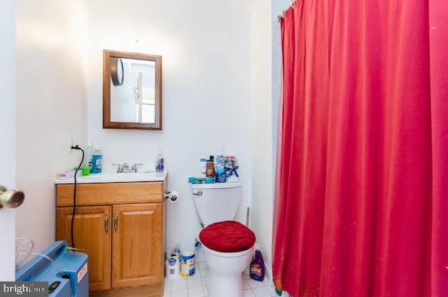 bathroom featuring toilet, vanity, and a shower with curtain