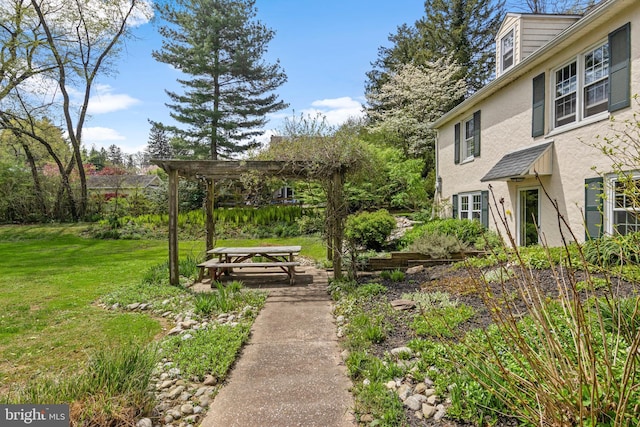 view of yard with a pergola