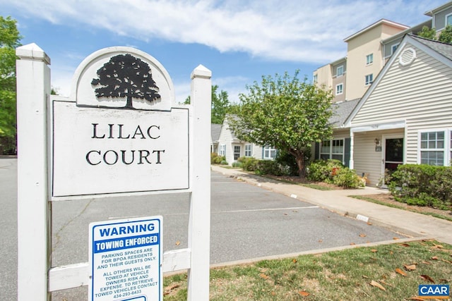 view of community / neighborhood sign