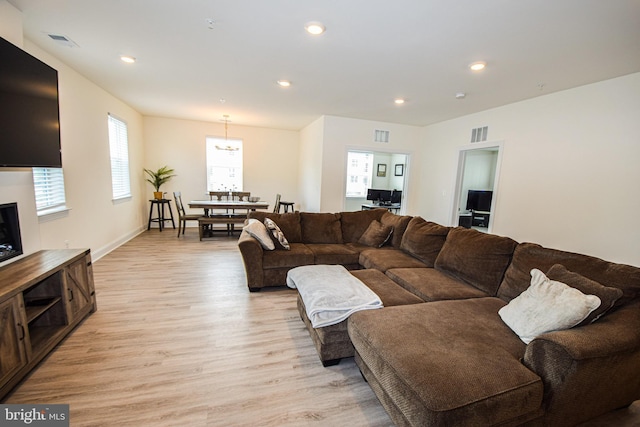 living area with light wood-style floors, recessed lighting, and baseboards