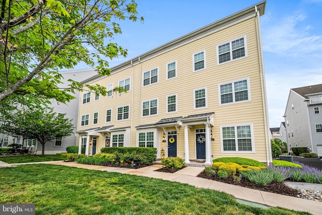 multi unit property with a front yard