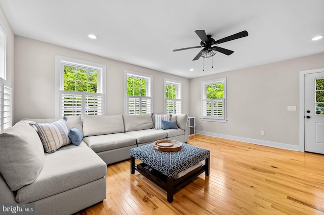 living area with light wood-type flooring, ceiling fan, recessed lighting, and baseboards