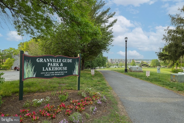 view of community / neighborhood sign