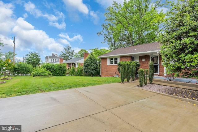 view of front of property with brick siding and a front yard
