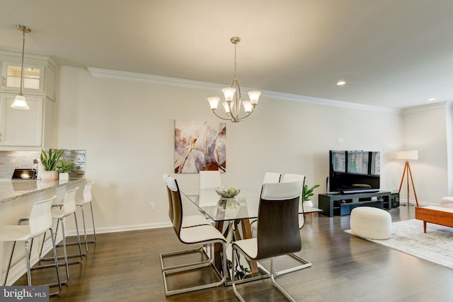 dining room featuring ornamental molding, dark wood-style flooring, a chandelier, baseboards, and recessed lighting
