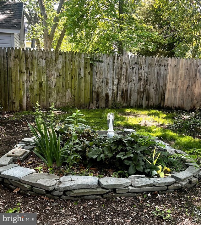 1215 Pine Ave, Shady Side, MD 20764 - view of yard with fence