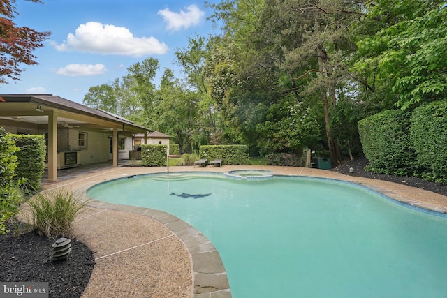 view of swimming pool featuring a ceiling fan, a patio, and a pool with connected hot tub