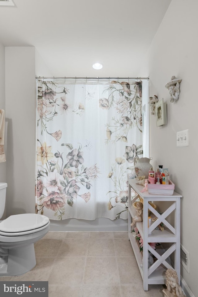 full bathroom with toilet and shower / bath combo