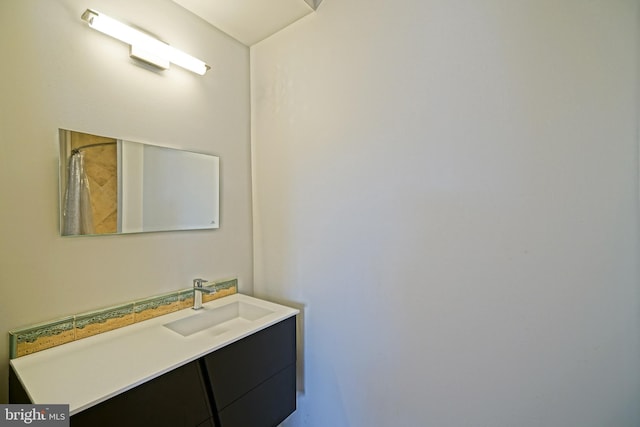 full bathroom featuring vanity