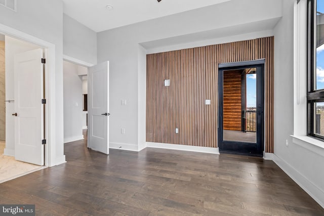 44691 Wellfleet Dr Unit 508, Ashburn, VA 20147 - unfurnished room with wood finished floors and baseboards