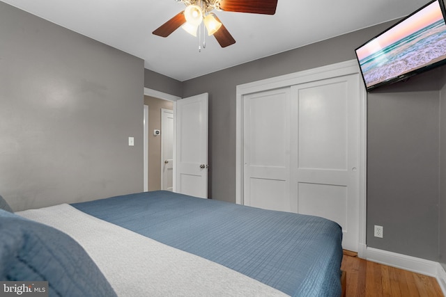 304 Moncure Dr, Alexandria, VA 22314 - bedroom featuring ceiling fan, baseboards, light wood-type flooring, and a closet