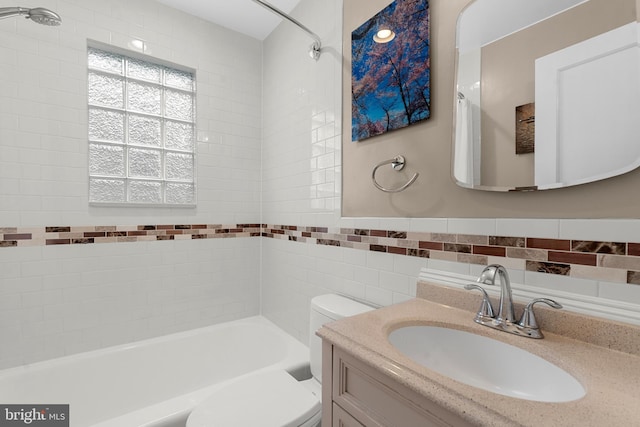 304 Moncure Dr, Alexandria, VA 22314 - full bath featuring vanity, toilet, tile walls, and shower / bath combo