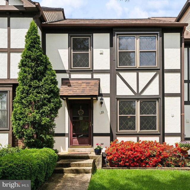 entrance to property featuring stucco siding