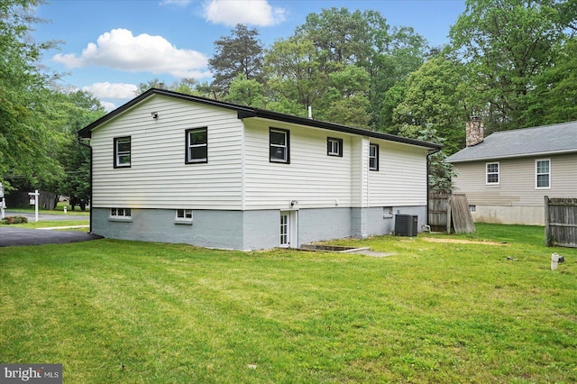 8224 Old Mill Rd, Pasadena, MD 21122 - view of side of home with cooling unit