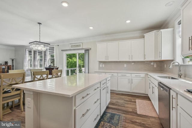 kitchen with a notable chandelier, dishwasher, a sink, a kitchen island, and light countertops