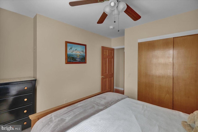 bedroom with a ceiling fan and a closet