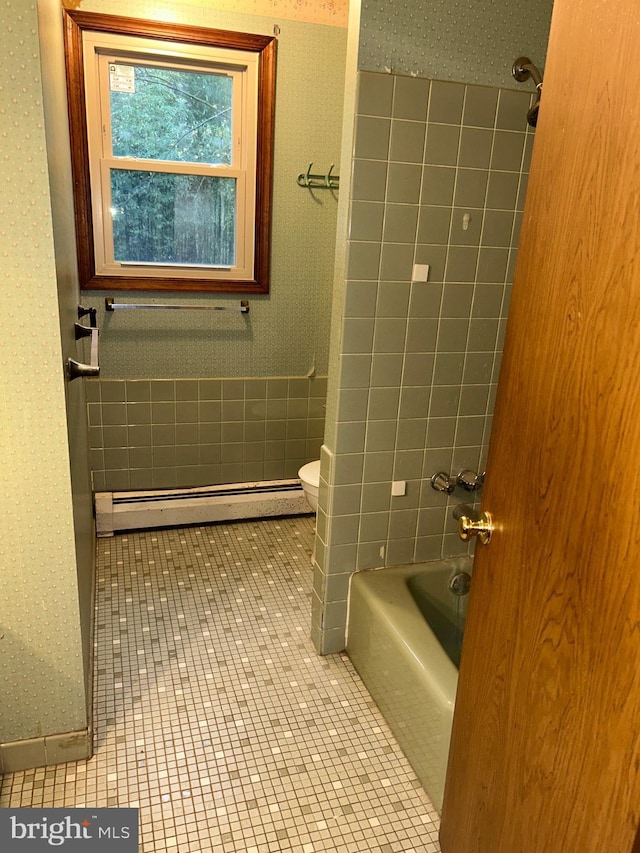 1535 Fieldwood Rd, Southampton, PA 18966 - bathroom with wallpapered walls, a baseboard heating unit, toilet, bathing tub / shower combination, and tile patterned floors