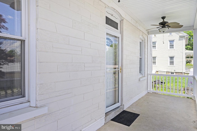 property entrance with covered porch and a ceiling fan