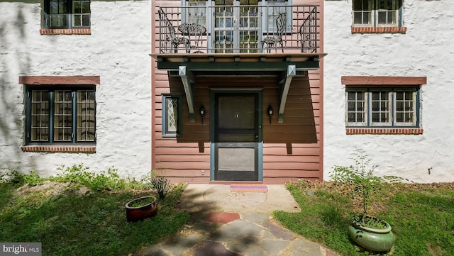 203 E Ferry Rd, Yardley, PA 19067 - entrance to property featuring stucco siding and a balcony