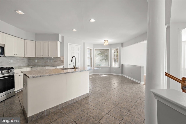 10288 Broken Sound Blvd, Ocean City, MD 21842 - kitchen featuring a sink, appliances with stainless steel finishes, tasteful backsplash, white cabinetry, and baseboards