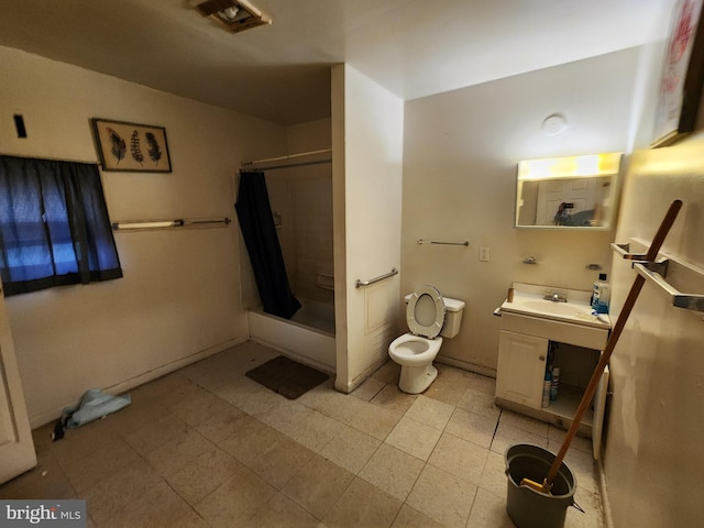 bathroom with vanity, toilet, a shower with shower curtain, and visible vents