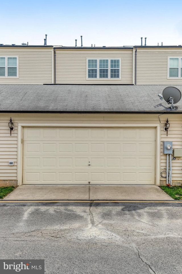 11972 Tygart Lake Dr, Bristow, VA 20136 - garage featuring driveway